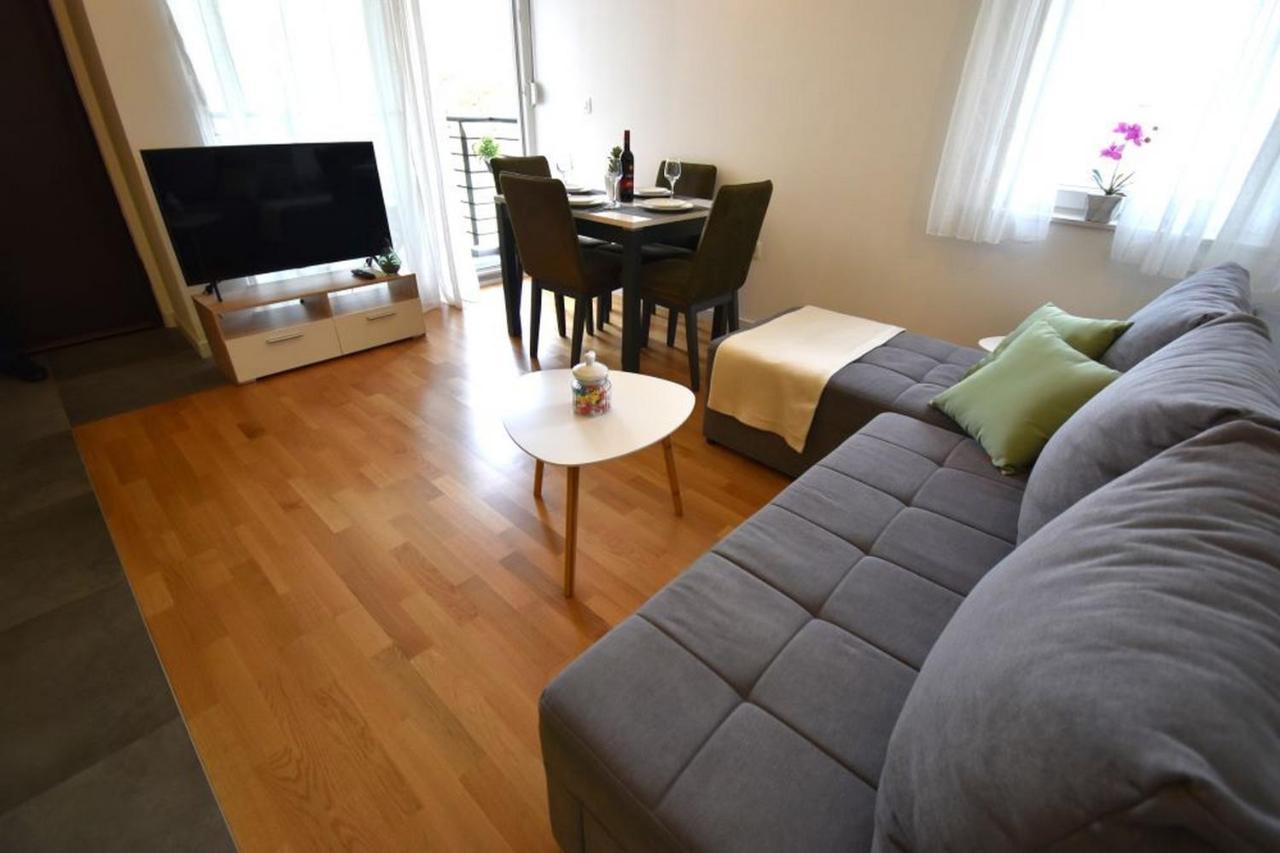 Apartment Johnny With Private Parking Zadar
